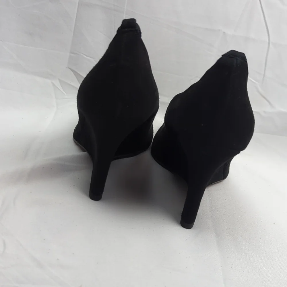 🆕🌿NICOLE FARHI SUEDE WEDGE SHOES🌿